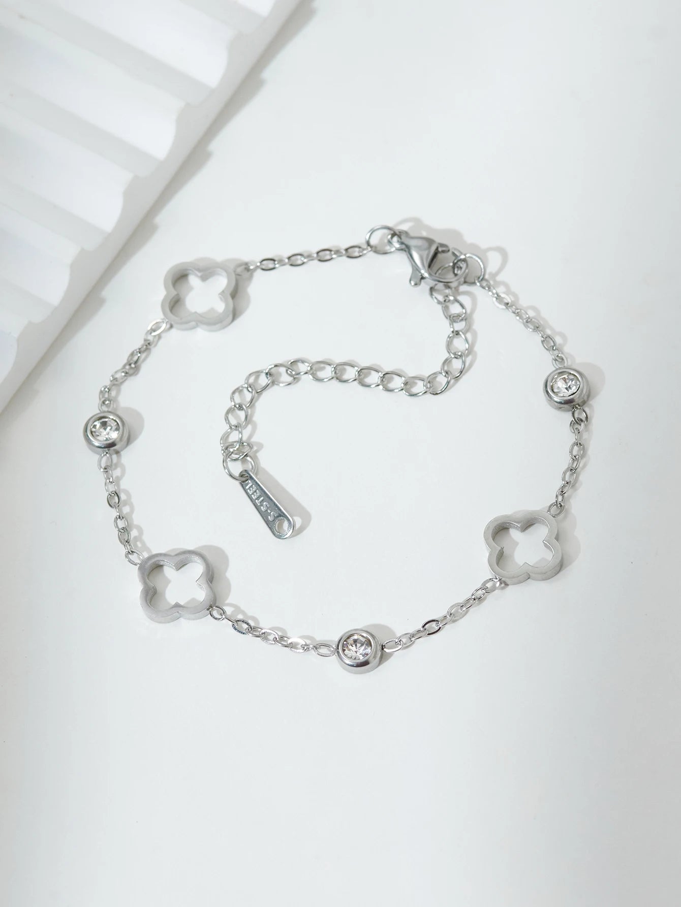 1Pc Lucky Luxury Fashion Flower Decor Bracelet for Women for Daily Decoration Gifts for Friends Mom Gifts Party Favors Jewelry