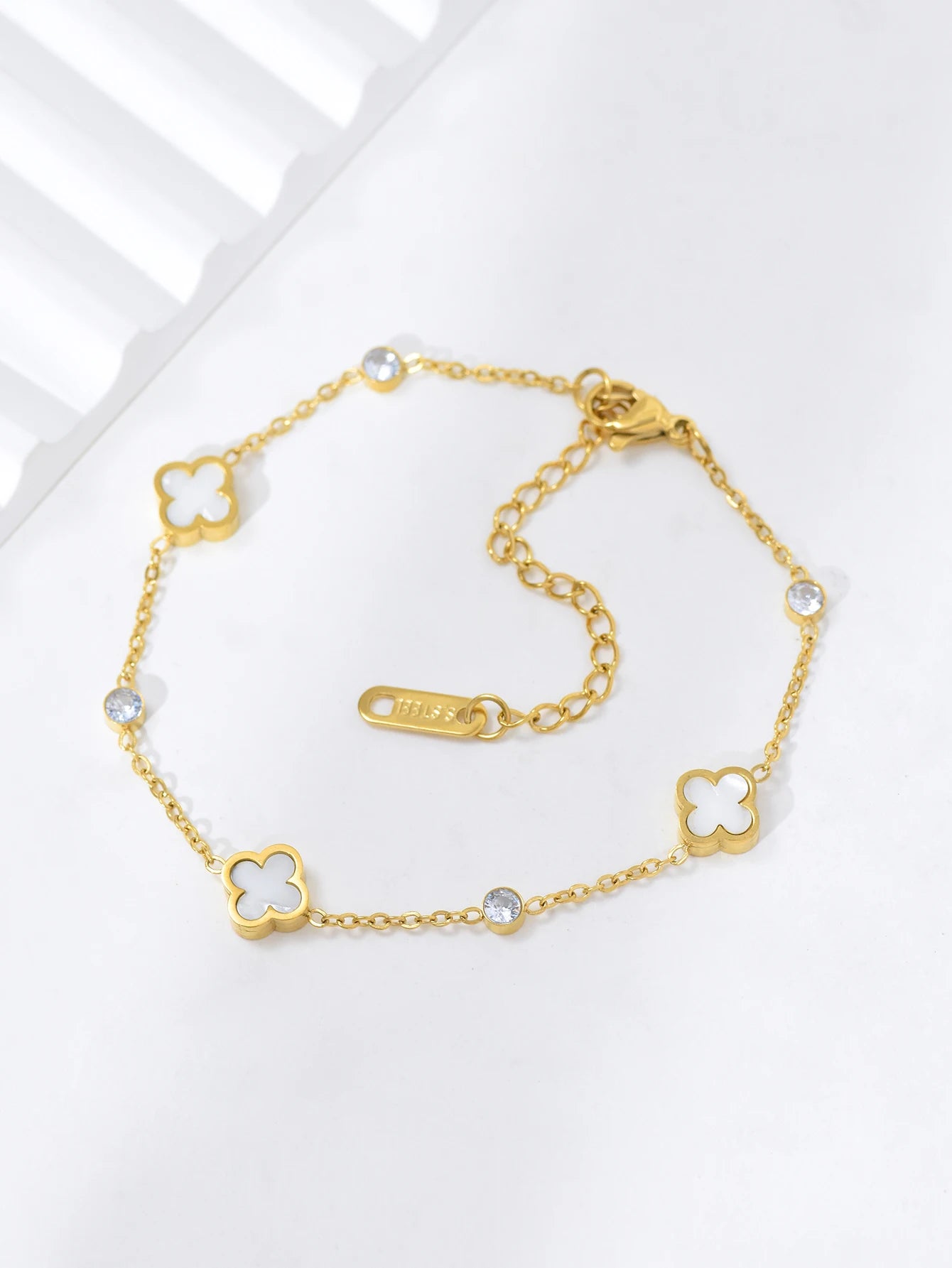 1Pc Lucky Luxury Fashion Flower Decor Bracelet for Women for Daily Decoration Gifts for Friends Mom Gifts Party Favors Jewelry