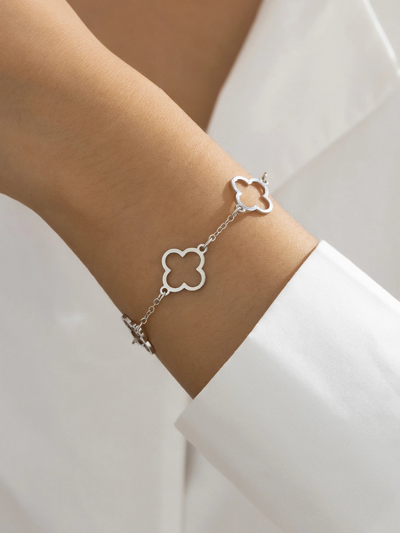 1Pc Lucky Luxury Fashion Flower Decor Bracelet for Women for Daily Decoration Gifts for Friends Mom Gifts Party Favors Jewelry