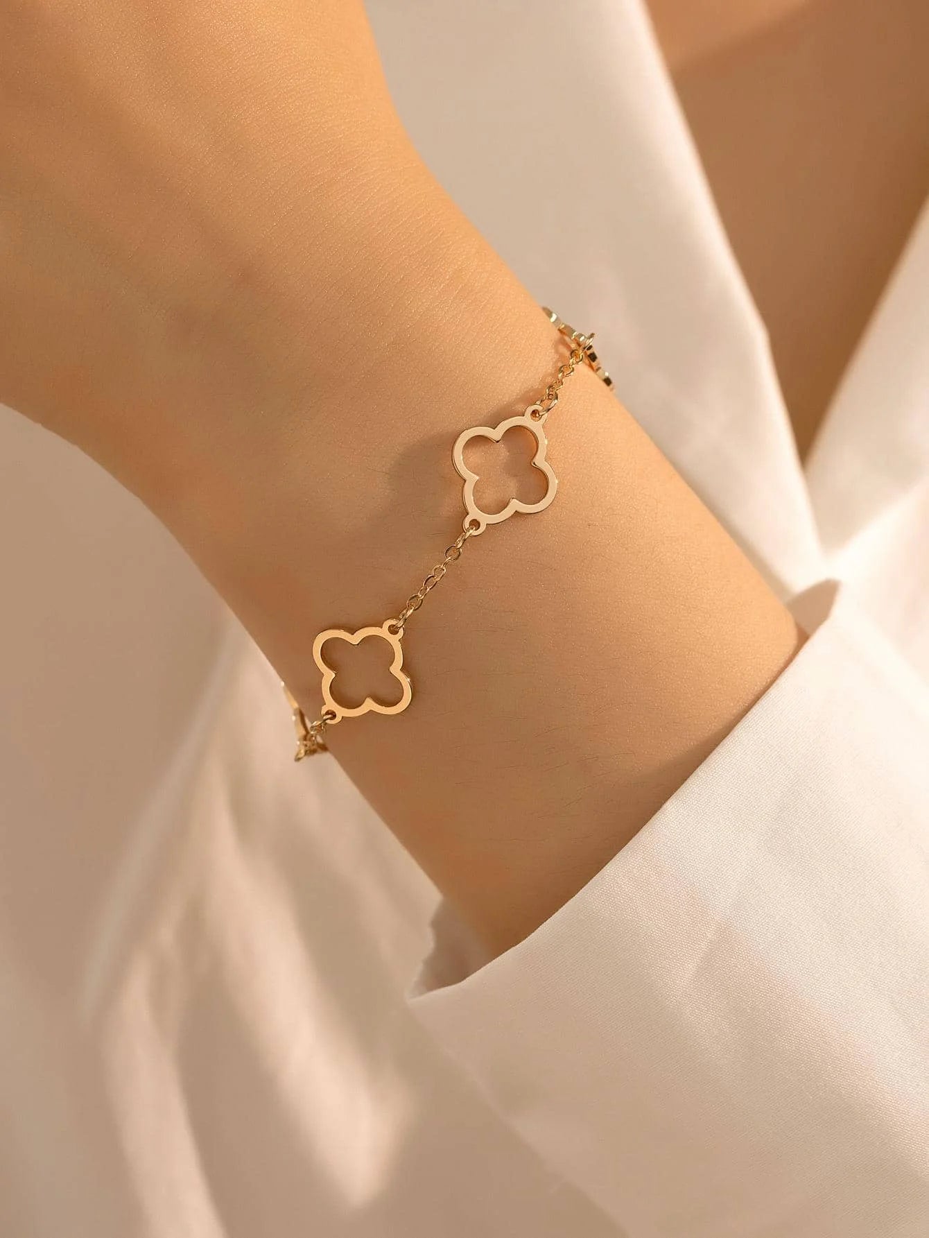 1Pc Lucky Luxury Fashion Flower Decor Bracelet for Women for Daily Decoration Gifts for Friends Mom Gifts Party Favors Jewelry
