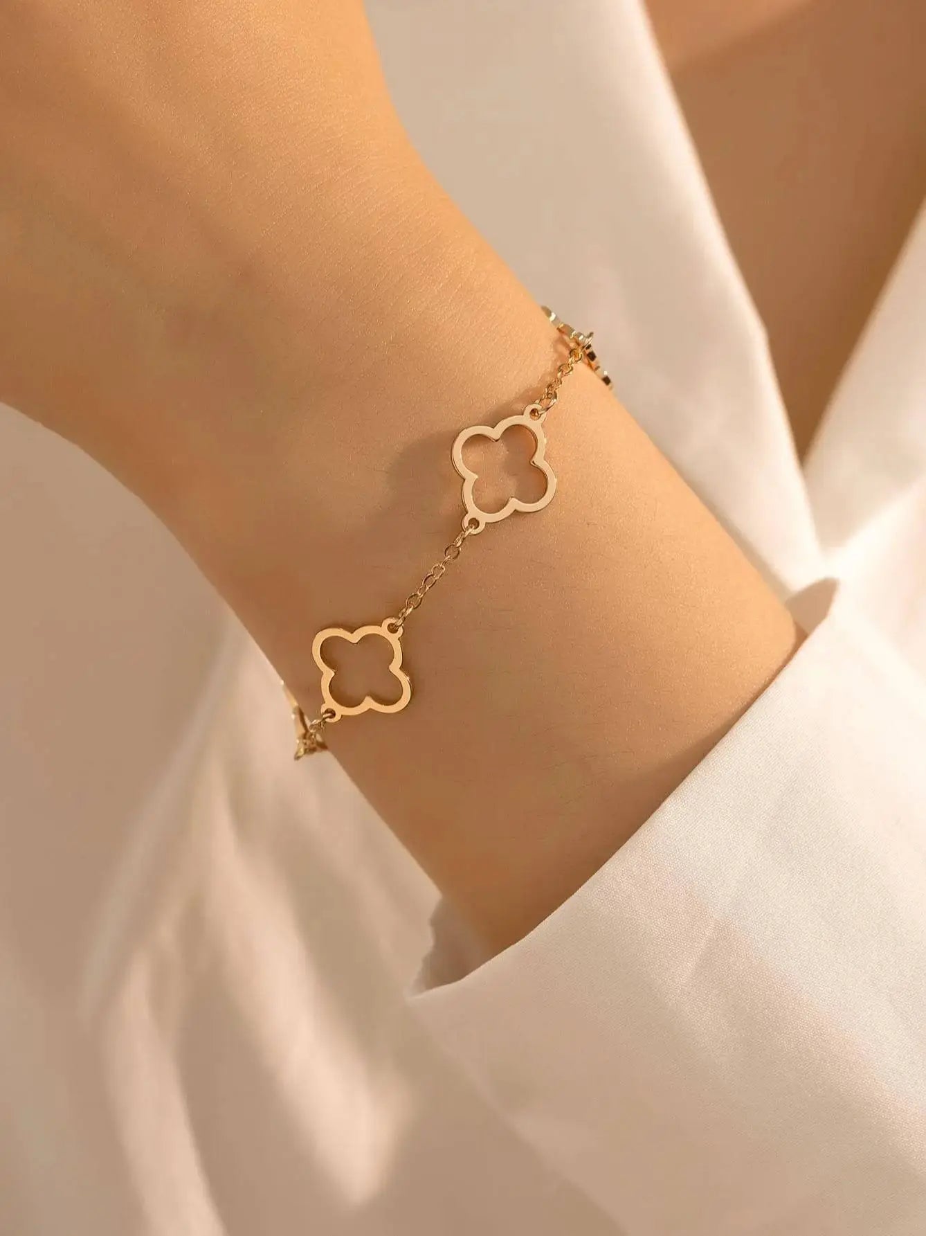 1Pc Lucky Luxury Fashion Flower Decor Bracelet for Women for Daily Decoration Gifts for Friends Mom Gifts Party Favors Jewelry